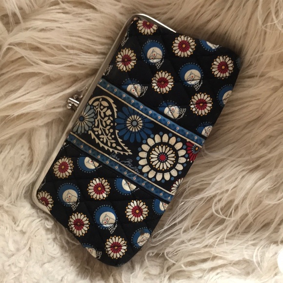 Vera Bradley Handbags - [Vera Bradley] three pocket wallet🌸